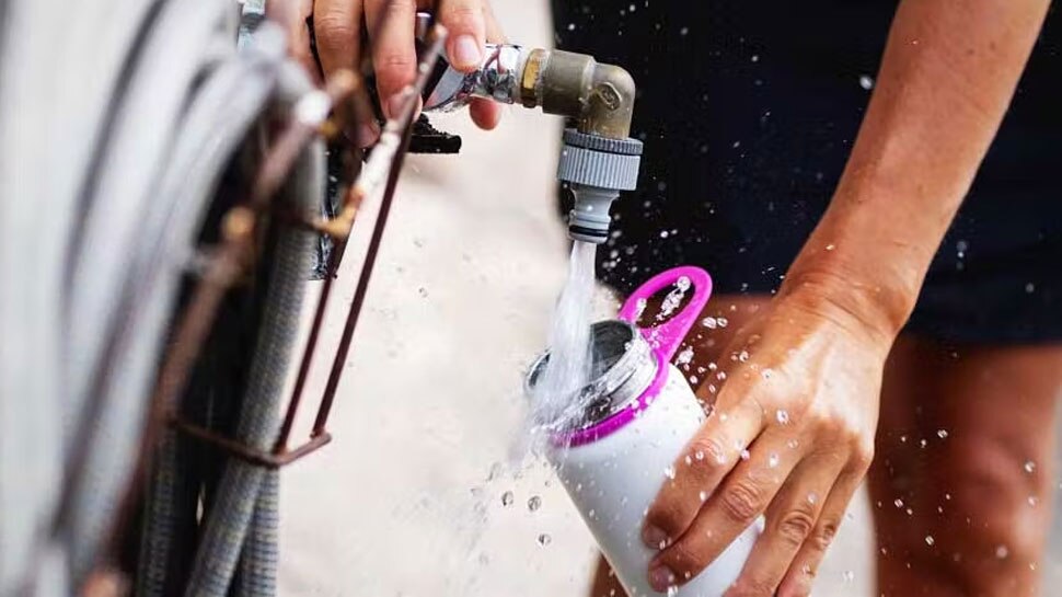 how to clean dirty water bottle Follow home remedies Cleaning Tips