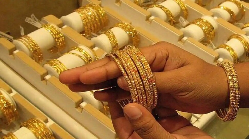 Gold Price: नवरात्रि के पहले दिन सस्ता हो गया सोना-चांदी, कीमतों में आई बड़ी गिरावट, चेक करें लेटेस्ट रेट्स