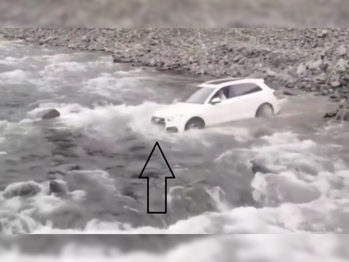Car in River: ड्राइवर का खतरनाक स्टंट, उफनती नदी में उतार दी कार फिर ऐसे हुई नैया पार