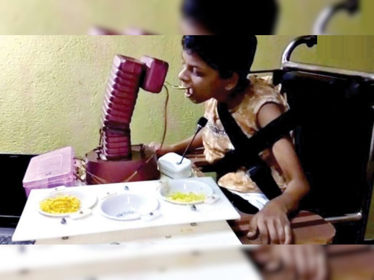 Mother Robot: गोवा के मजदूर का कमाल, दिव्यांग बेटी के लिए बनाया ऐसा रोबोट, खिलाएगा उसको खाना