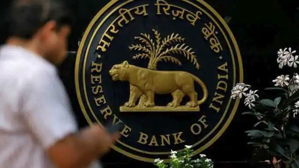 RBI Imposes Penalty: लाइसेंस रद्द करने के बाद RBI ने इस बैंक पर ठोका 50 लाख जुर्माना, जानिए क्या हुई चूक RBI Imposes Penalty: लाइसेंस रद्द करने के बाद RBI ने इस बैंक पर ठोका 50 लाख जुर्माना, जानिए क्या हुई चूक