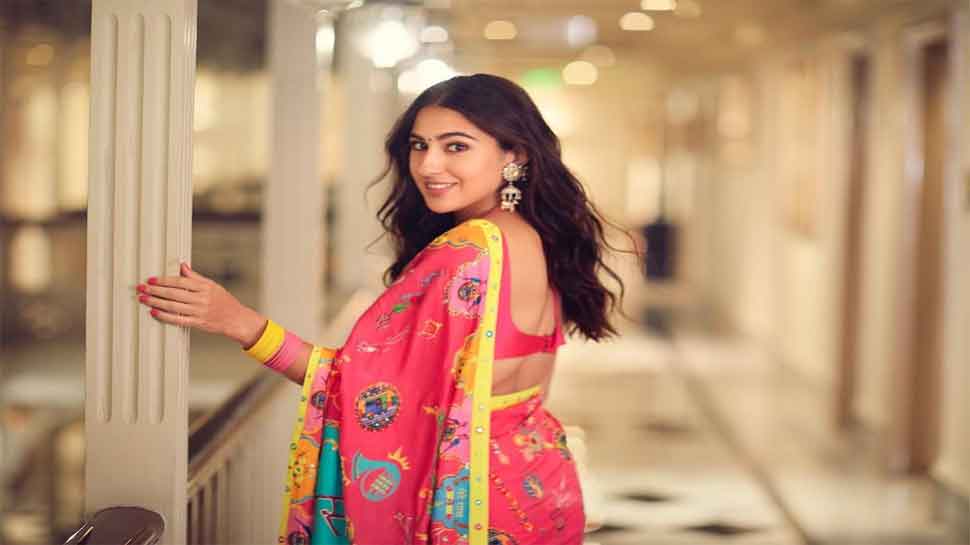 Sara Ali Khan Video: पहनी खूबसूरत साड़ी, लहराया पल्लू; अदाओं पर अटक गए फैंस के दिल!