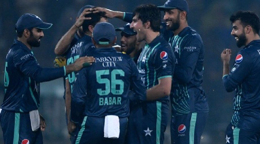 PAK vs ENG: आखिरी ओवर के रोमांच में पाकिस्तान ने दी इंग्लैंड को पटखनी, सीरीज में फिर आगे निकला पाक