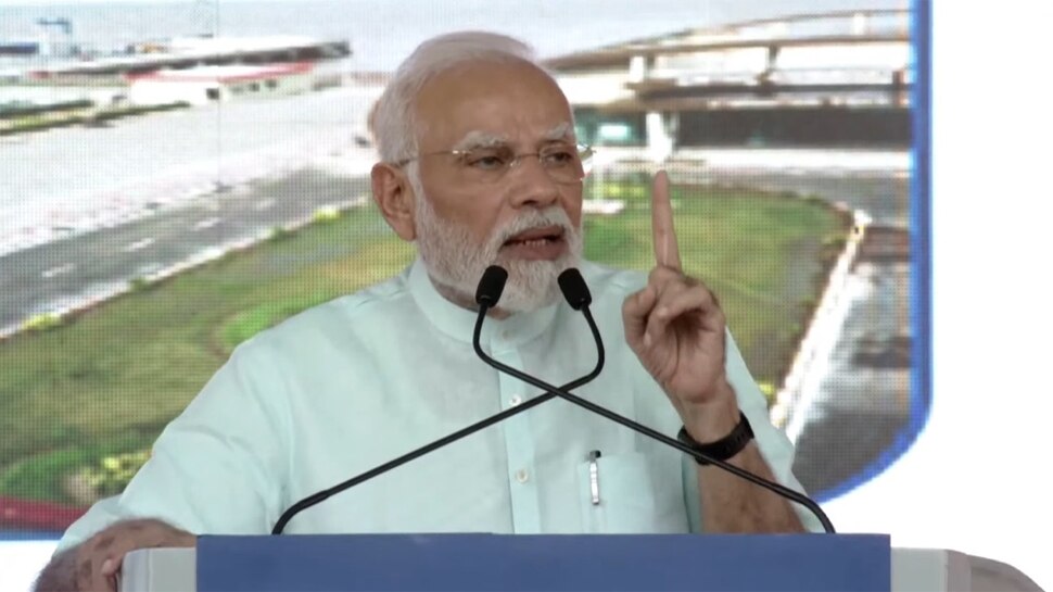 PM Modi ने दिया 4-P का मंत्र, बोले- दुनिया में 3-P की चर्चा, लेकिन सूरत 4-P मॉडल वाला शहर