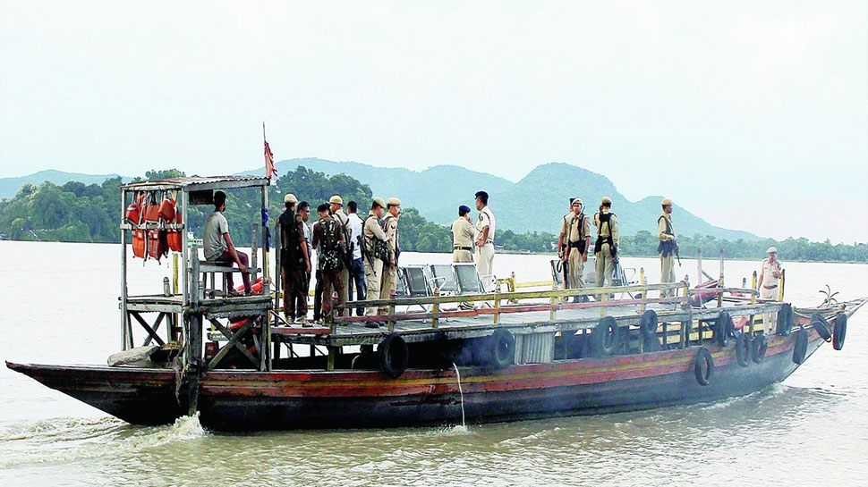 Assam: असम में नाव पलटने से बड़ा हादसा, एक अधिकारी; छात्र समेत कई लोग लापता