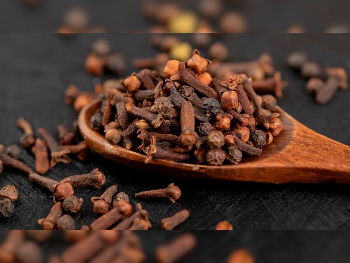 Benefits of clove in diabetes: ରକ୍ତଚାପ ପାଇଁ ରାମବାଣ ଲବଙ୍ଗ, ଜାଣନ୍ତୁ କଣ ମିଳିବ ଫାଇଦା