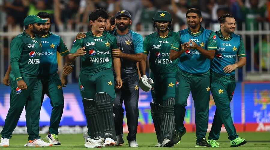 पाकिस्तानी टीम पर भी बीमारियों का कहर, T20 WC से बाहर होने की कगार पर धाकड़ खिलाड़ी