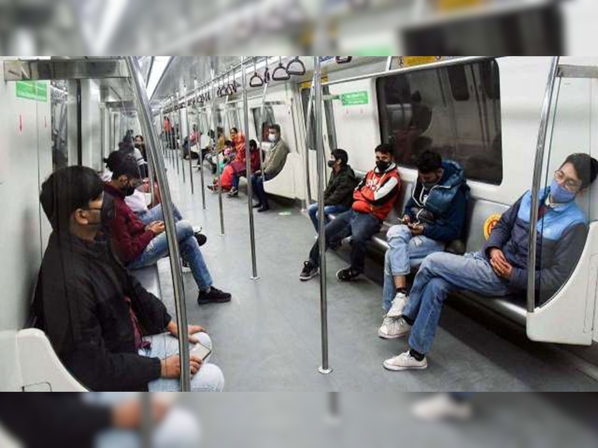 Delhi Metro: मेट्रो के यात्रियों के लिए DMRC ने शेयर किया ऐसा मीम, लोगों ने कहा- गजब का ह्यूमर