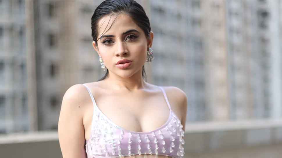 Urfi Javed Dress: जब समंदर ने बचाई उर्फी की लाज, सीप से बनी ड्रेस पहन दिखाई कातिल अदाएं