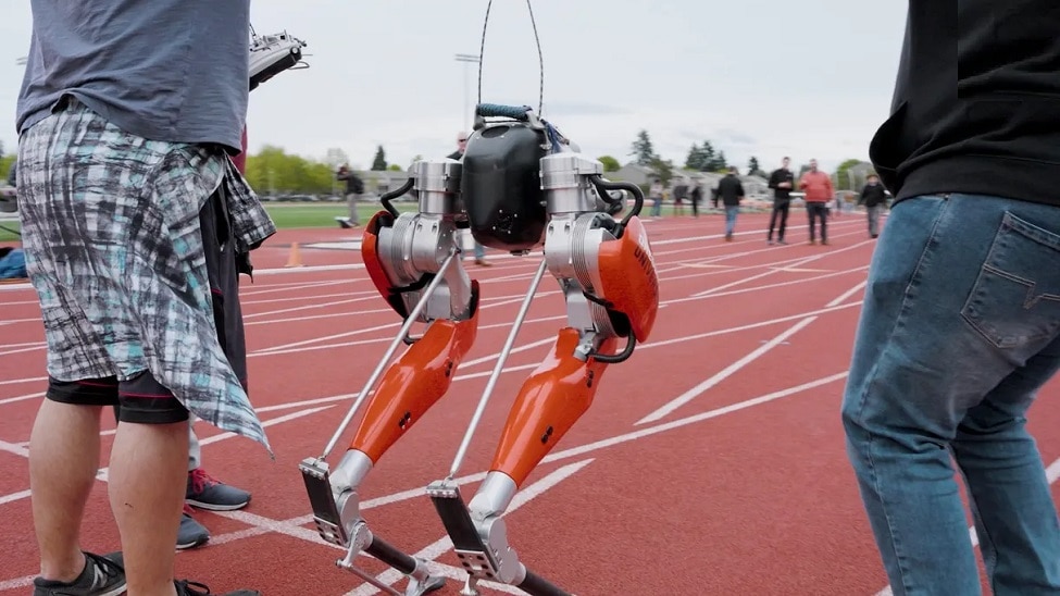 Robot Running: वैज्ञानिकों ने रोबोट को मैदान पर उतार दिया, इतनी स्पीड से दौड़ा कि वर्ल्ड रिकॉर्ड बन गया