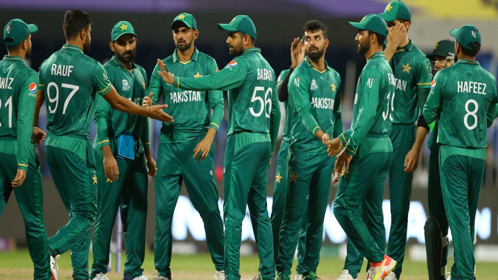 T20 World Cup: रनों के मामले में विराट की बराबरी कर रहा है ये पाकिस्तानी प्लेयर; जड़ा रिकॉर्ड