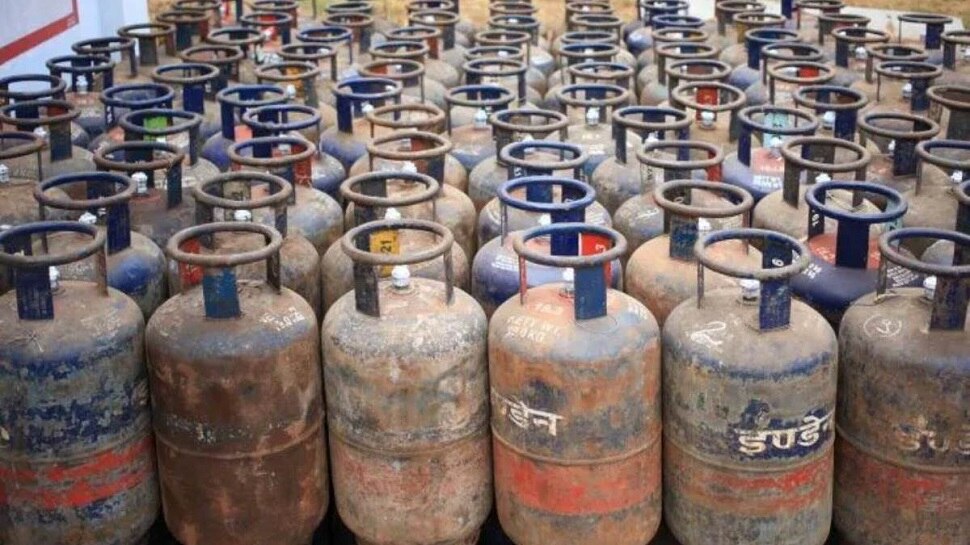 LPG Gas Price Today Cut Know How Much One Cylinder Will Get LPG Price