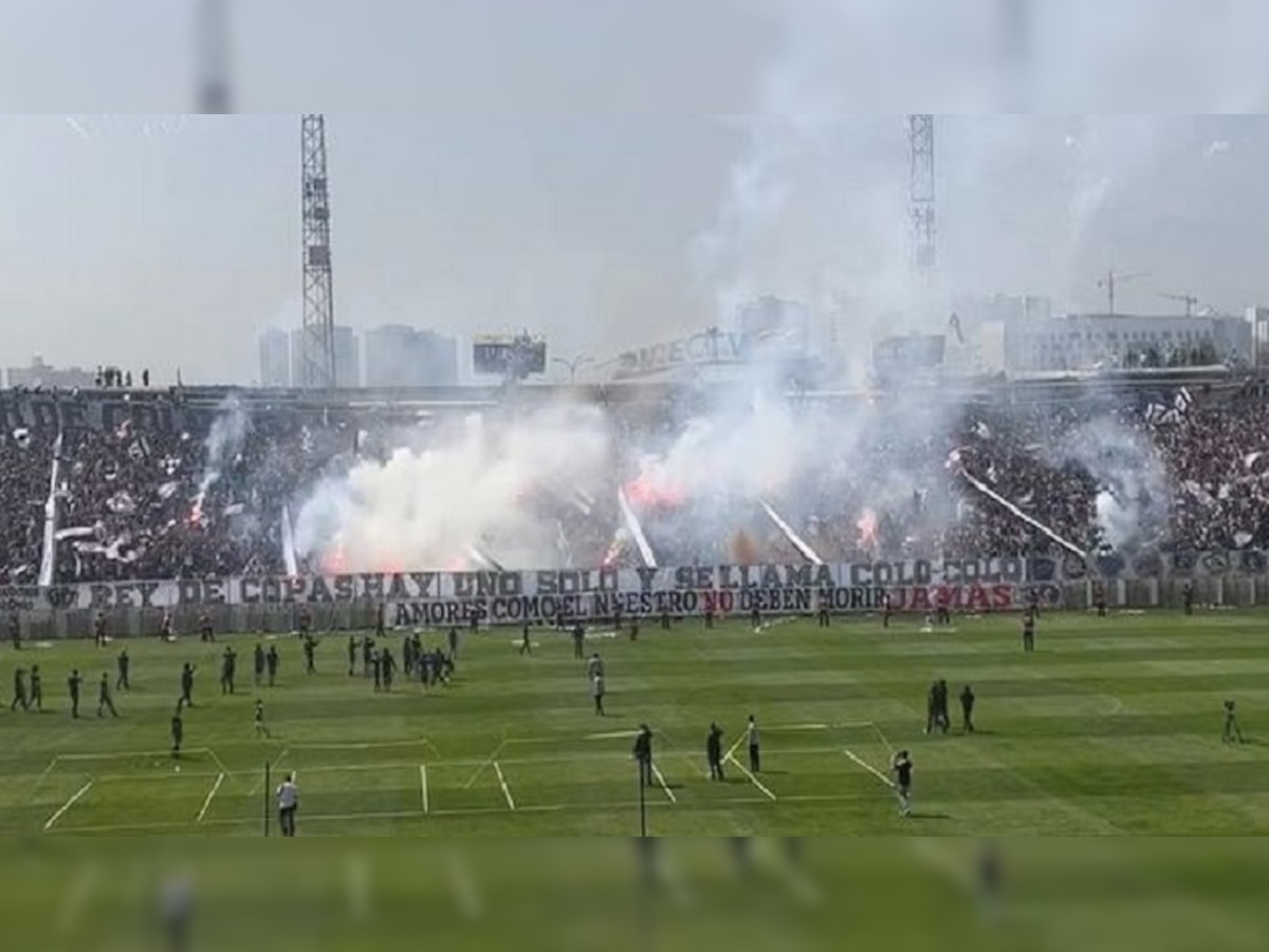 Chile Stadium: फुटबॉल मैच देखने पहुंचे 50 हजार दर्शक, अचानक गिर गया स्टेडियम का छज्जा और फिर..