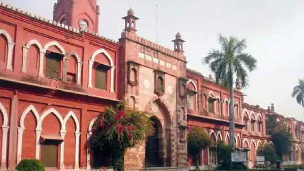AMU News: अलीगढ़ मुस्लिम यूनिवर्सिटी की मैगजीन में पीएम मोदी की तस्वीर पर विवाद, छात्रों ने VC से पूछे सवाल
