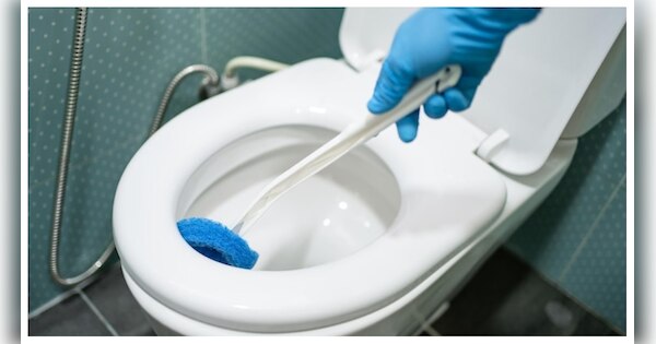 Bathroom Cleaning By Make up Products Toilet Seat Cleaning Hacks Home remedy | Toilet Cleaning ...