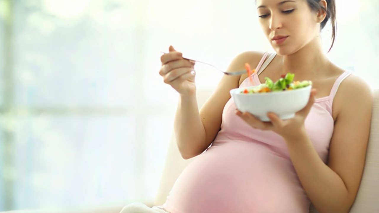 Pregnancy Tips: प्रेग्नेंसी का पहला महीना होता है बहुत खास, डाइट में जरूर शामिल करें ये चीजें