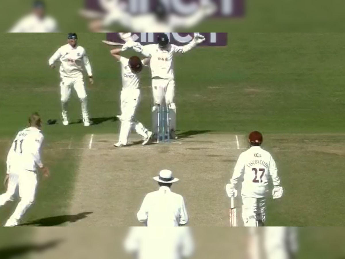 Ball of the century will young simon harmer (Twitter video grab)