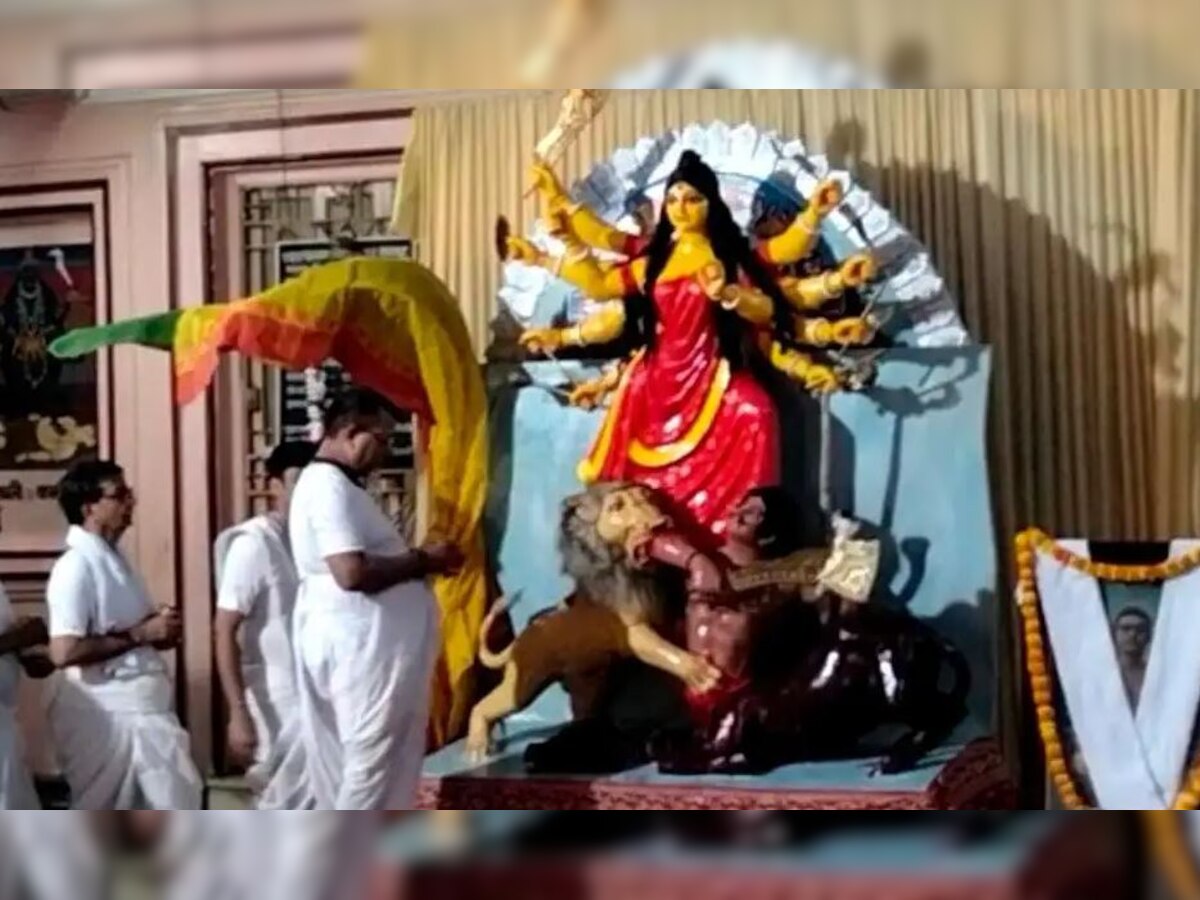 देवघर में स्थित है मां दुर्गा का अनोखा मंदिर, 12 स्थानों की मिट्टी और महासागरों के जल से होती है माता की पूजा