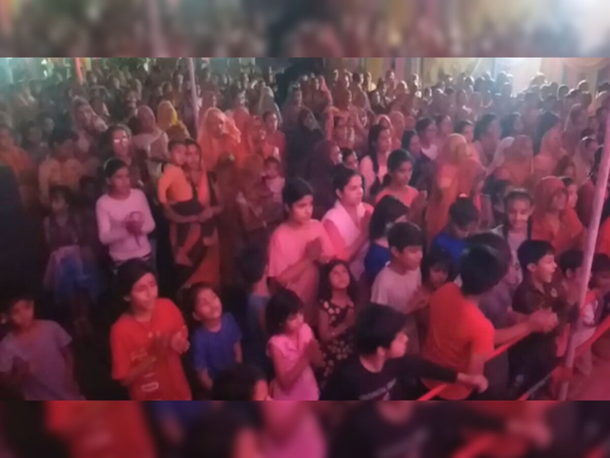 झुंझुनूं: दुर्गा पूजा पंडालों में उमड़ी भीड़, लोगों ने गरबा कर जमाया रंग 