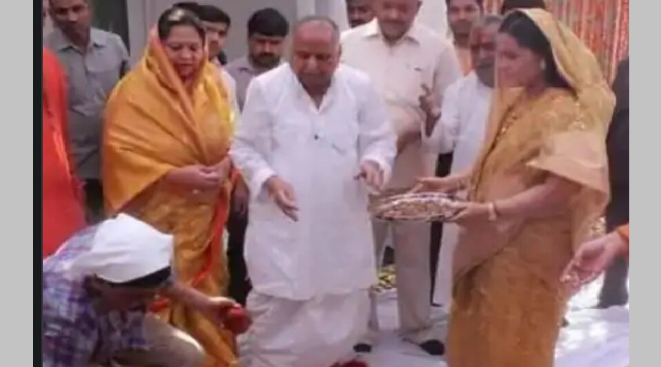 साधना और अपर्णा दोनों साथ
