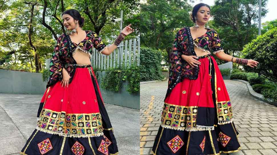 Garba Dance: पीछे लगे कट और सामने से डीप नेक वाली चोली पहन इस एक्ट्रेस ने खूब किया गरबा, नाचते-नाचते हो गईं ऊप्स मूमेंट का शिकार