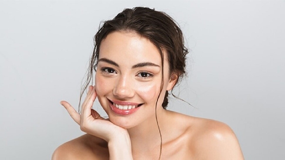 Use multani mitti while washing the face for natural glowing skin gora