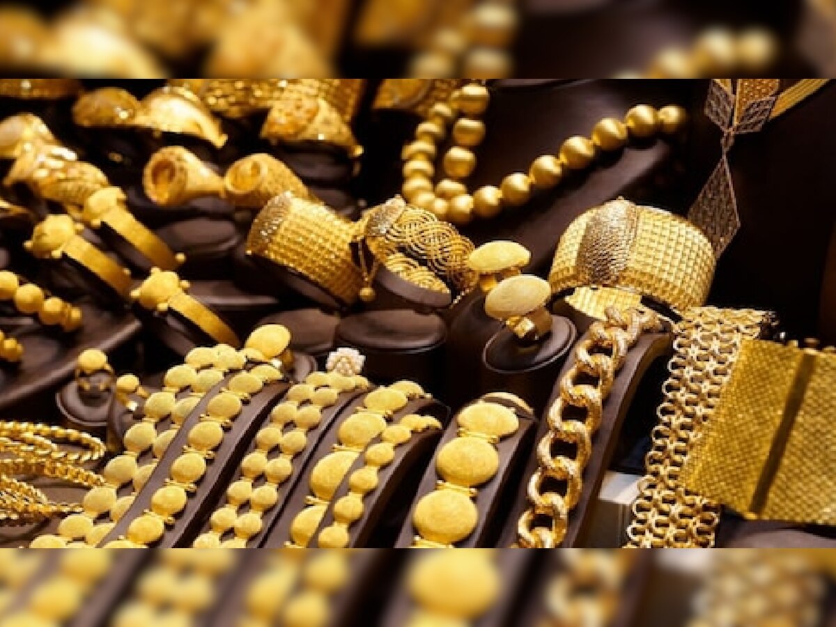 Gold Jewellery: इन अंगों में न पहनें सोना हो जाएंगे बीमार, धन हानि के साथ लगेगा देव अपमान का दोष