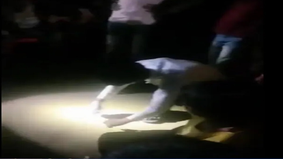 मुजफ्फरपुरः इंसानियत की हद को भूले लोग, चोरी के आरोप में सरेआम चटवाया थूक मुजफ्फरपुरः इंसानियत की हद को भूले लोग, चोरी के आरोप में सरेआम चटवाया थूक
