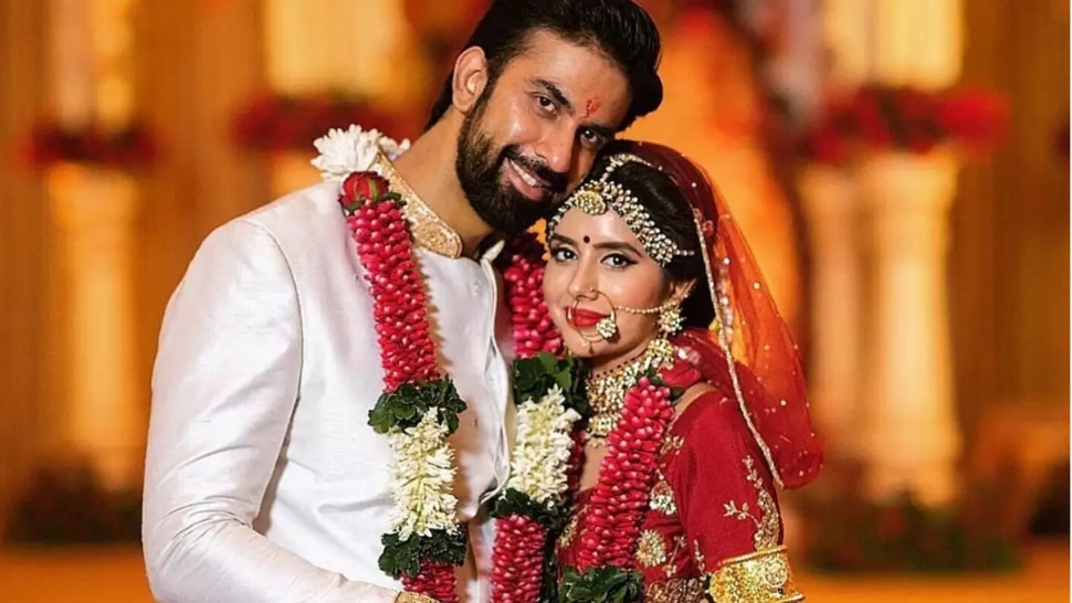 Charu Asopa Rajeev Sen: ऐसे कपड़े पहनकर सुष्मिता सेन की भाभी चारु असोपा देर रात निकलीं घर से, कैमरा देखते ही करने लगीं ऐसी हरकत