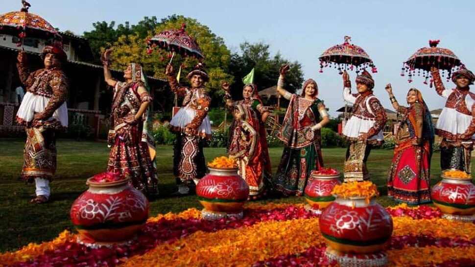 Gujarat Garba Dance: स्कूल में मुहर्रम की मातमी धुन पर बच्चों से करवाया गरबा डांस, आरोपी टीचर्स पर हो गया ये एक्शन