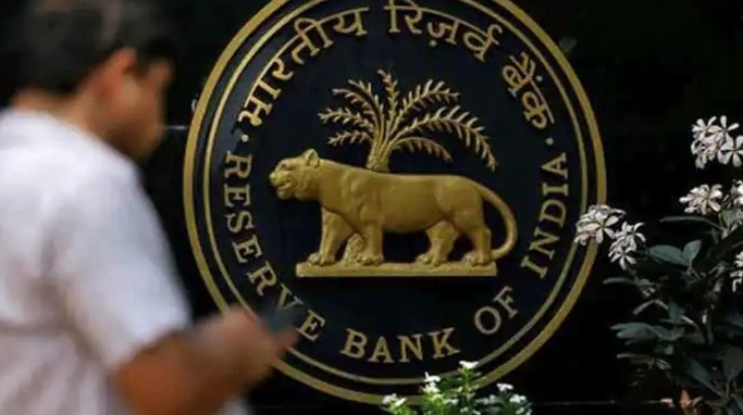 क्या दिसंबर में फिर कर्ज महंगा करेगी RBI, कोटक की रिपोर्ट 