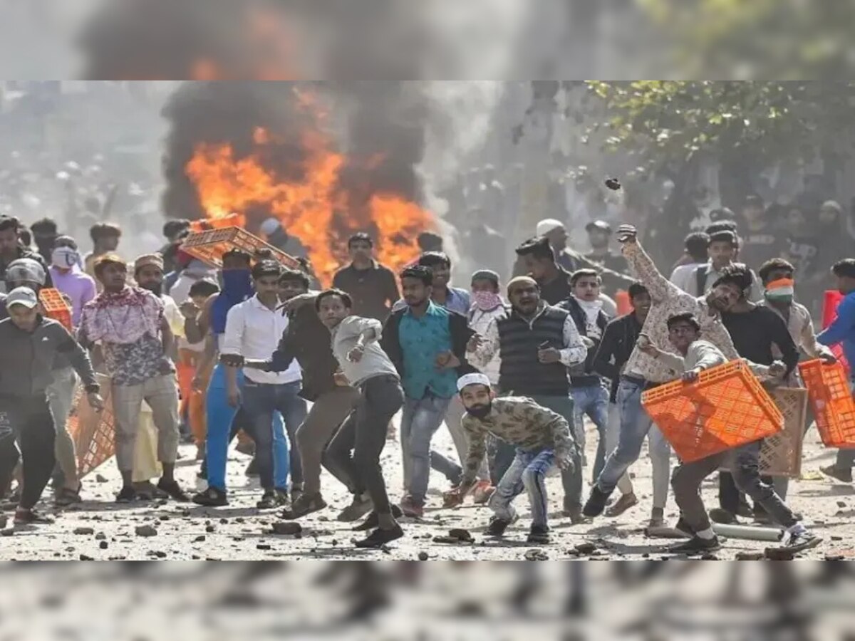  Communal Clash: ପୁଣି ଥରେ ଅଶାନ୍ତ ହୋଇଉଠିଲା ଭଦୋଦରା, ପତାକା ଲଗାଇବାକୁ ନେଇ ସୃଷ୍ଟି ହେଲା ମହାଭାରତ  