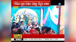 Vijaya_Dashami_Puja_Women_Playing_Sindura_Khela_at_Pandal