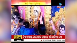 Vijaya_Dashami_Puja_Women_Celebrated_Sindura_Khela_at_Pandal