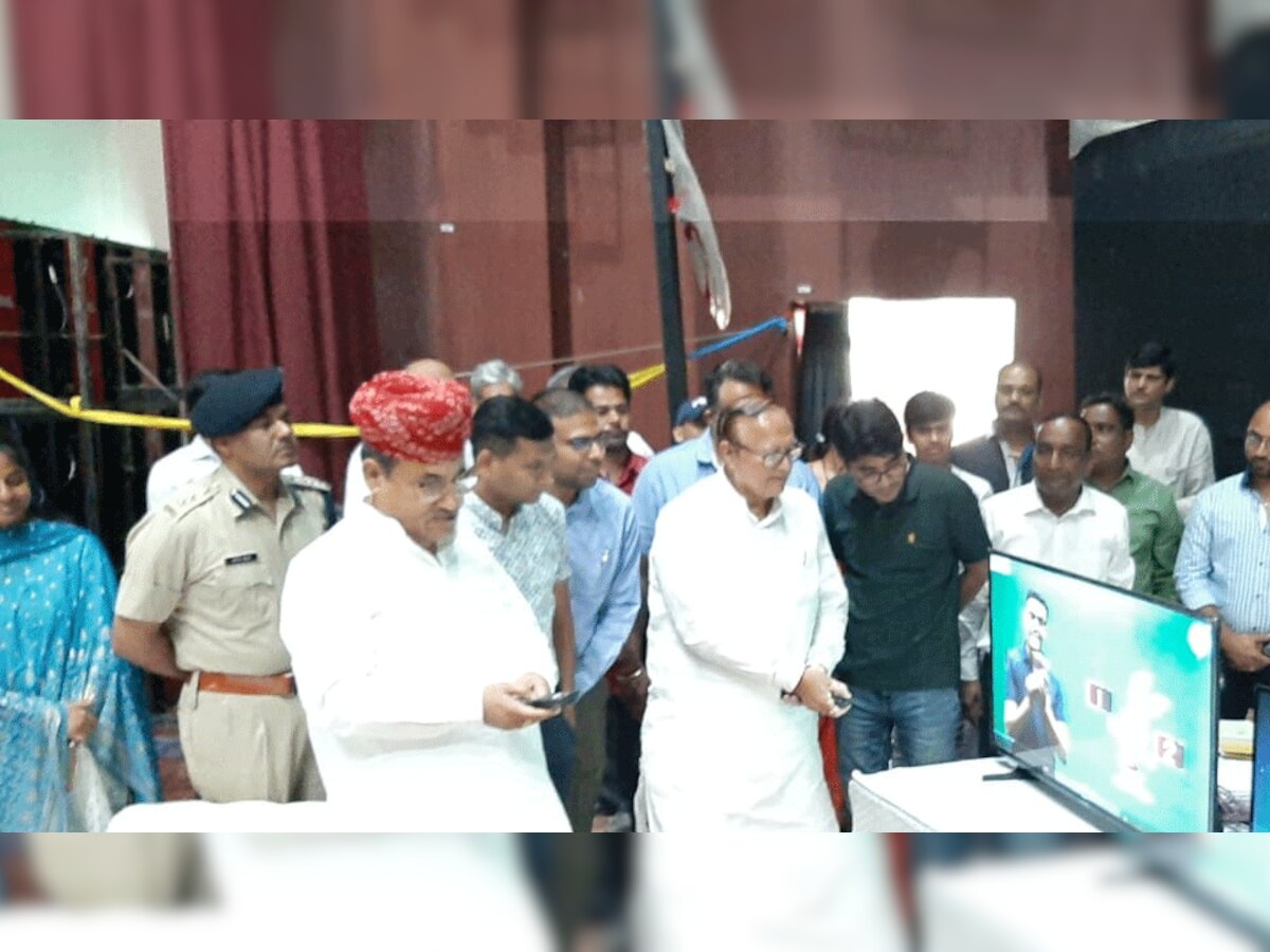Bikaner: शिक्षा मंत्री डॉक्टर बीडी कल्ला और आपदा प्रबंधन मंत्री गोविंद राम मेघवाल ने स्कूल प्रबंधन को सौंपे स्मार्ट टीवी