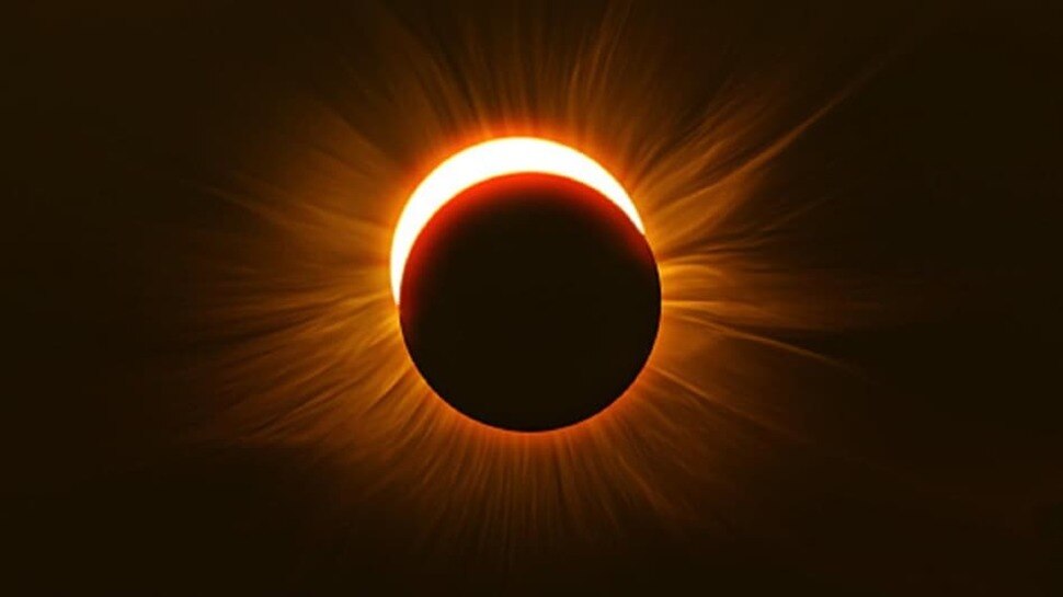 Lunar Eclipse 2022: दिवाली के 15 दिन बाद लगेगा आखिरी चंद्र ग्रहण, सूतक काल से एक दिन पहले मनेगी देव दीपावली