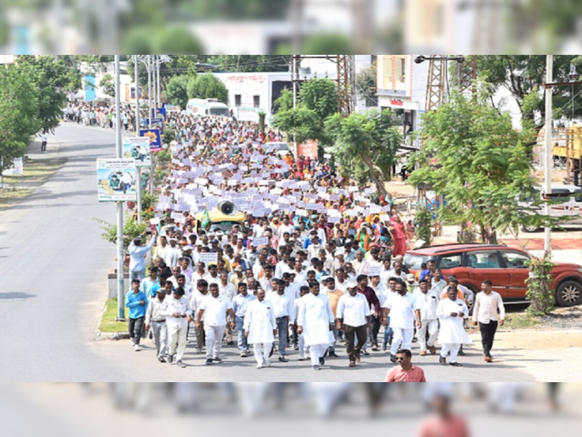 आरोपी शिक्षक भंवरलाल के खिलाफ लामबंद हुए लोग, गिरफ्तारी नहीं होने पर आंदोलन की चेतावनी