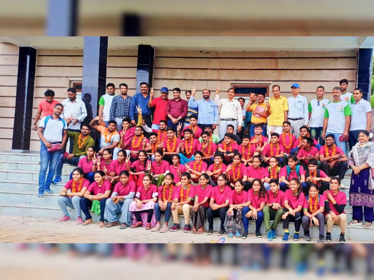 हिंडौन: ग्रामीण ओलंपिक प्रतियोगिता में खिलाड़ियों को किया सम्मानित, शिक्षा अधिकारी कैलाश चंद मीणा ने कहा ये