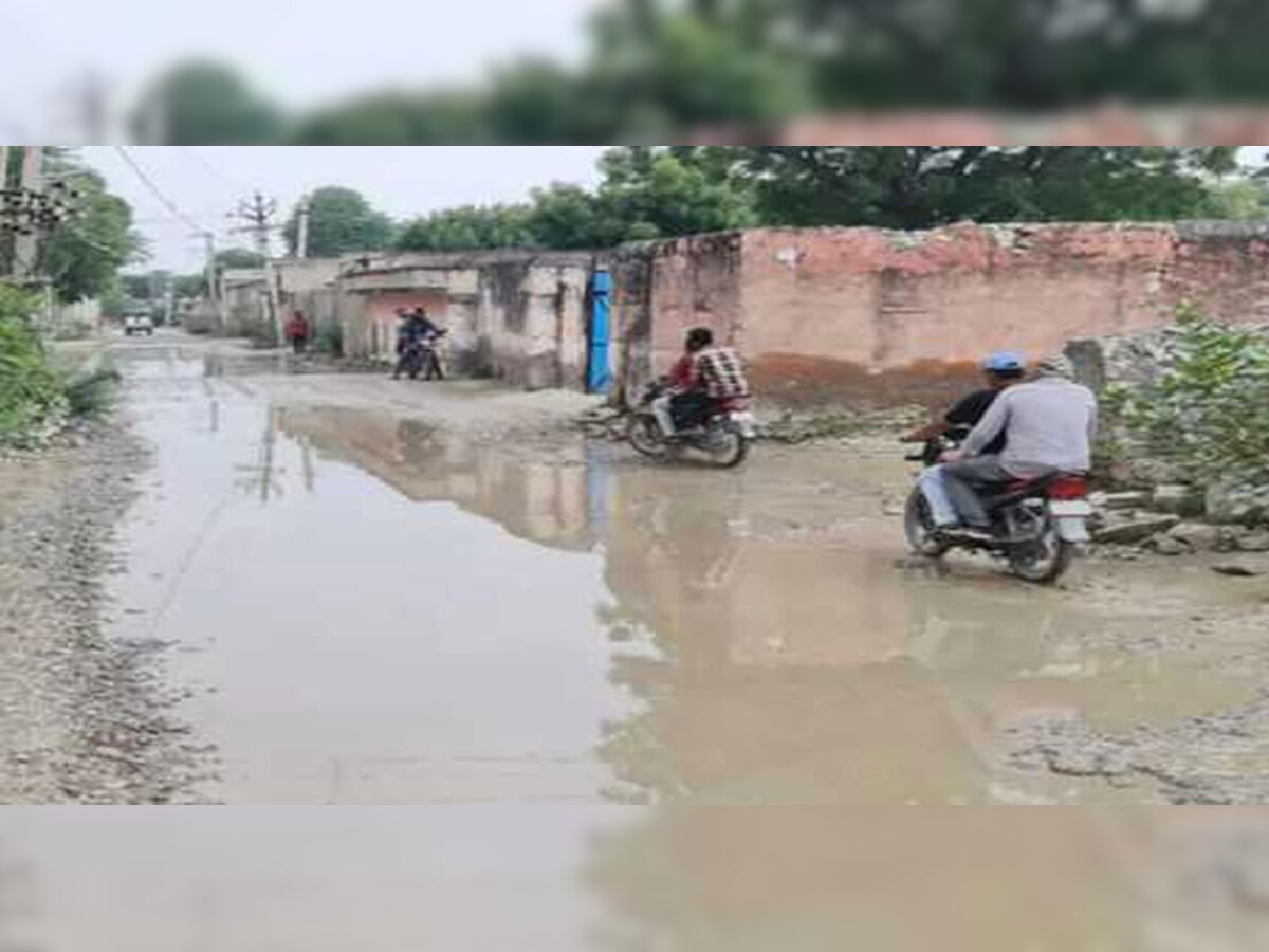 Makrana News : खदानों का पानी रोड पर, आम लोग परेशान