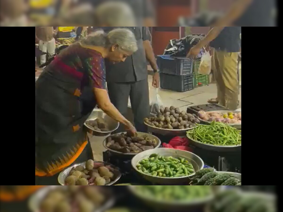 Nirmala Sitharaman: मार्केट में सब्जी खरीदने निकलीं वित्त मंत्री निर्मला सीतारमण, लोगों ने यूं ले लिए मजे; देखें VIDEO