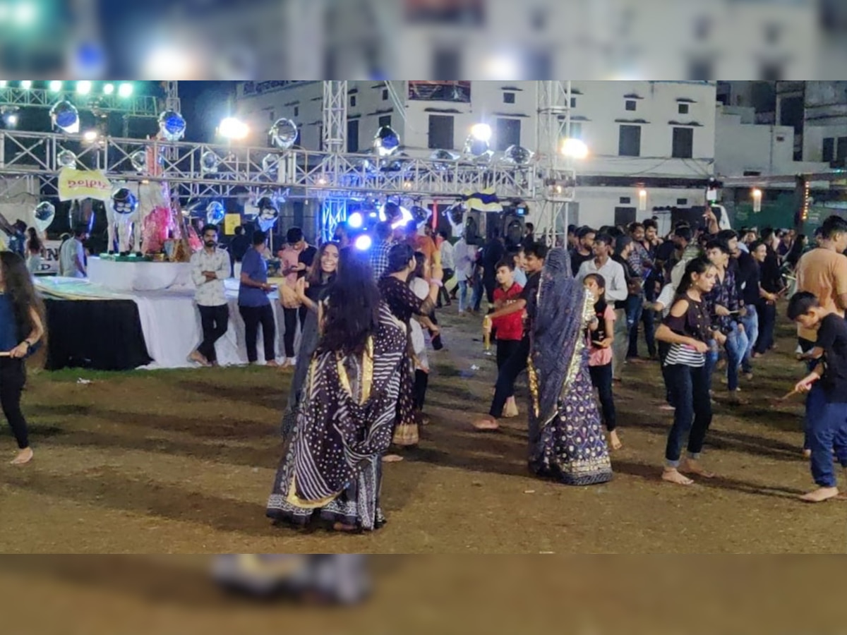 राजसमंद: डांडिया महोत्सव का हुआ आयोजन,नगर परिषद सभापति टांक ने खेला डांडिया