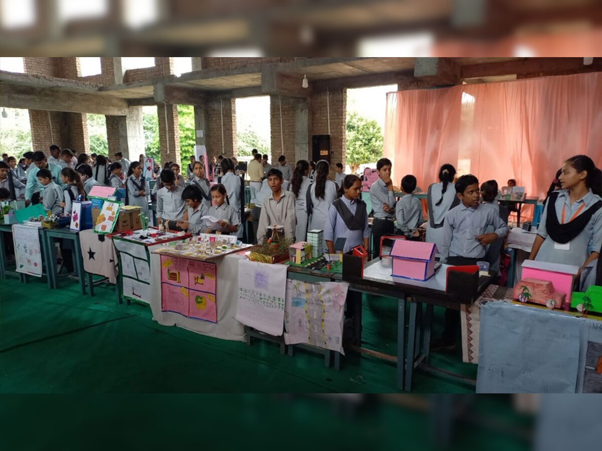 लक्ष्मणगढ़ः सरकारी स्कूल में विज्ञान मेले का हुआ आयोजन, 11 जिलों के विद्यार्थी हुए शामिल