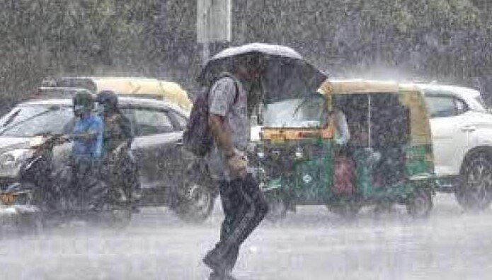 दिल्ली समेत देश के बड़े हिस्से में आज भी लगातार हो रही बारिश, जानें क्या है वजह