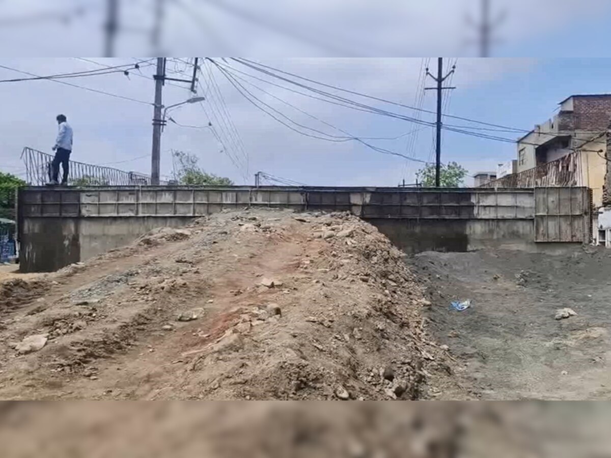 रतलाम में ब्रिज निर्माण बना सियासी अखाड़ा, आम जनता हो रही परेशान