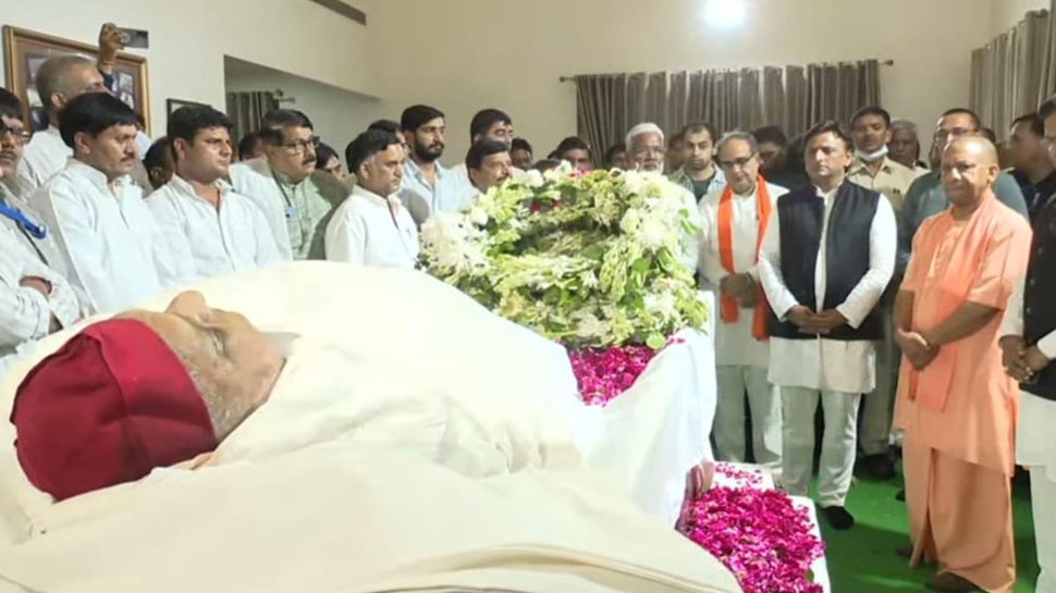 Mulayam Singh Yadav funeral: सैफई में आज होगा मुलायम के पार्थिव शरीर का अंतिम संस्कार, कई हस्तियां होंगी शामिल