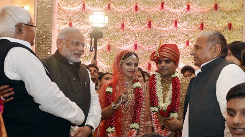 मुलायम सिंह यादव के प्रपौत्र की शादी में पहुंचे थे पीएम मोदी