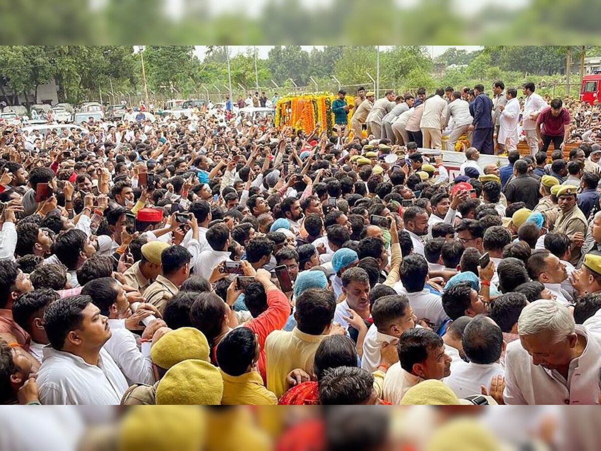 Mulayam Singh Yadav funeral: अंतिम संस्कार में प्रयोग होगी डेढ़ कुंतल चंदन की लकड़ी, जानिए सैफई से पल-पल की अपडेट