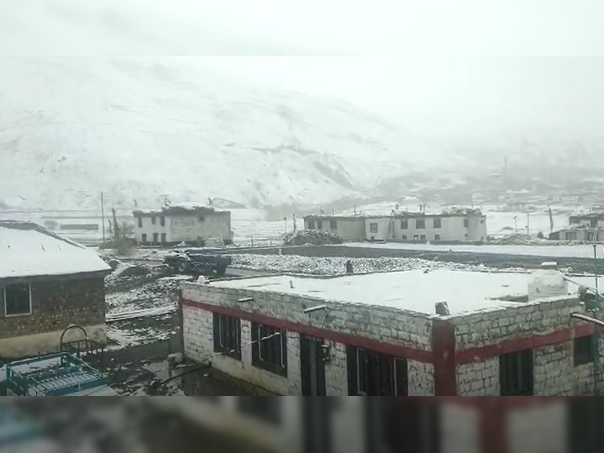 Himachal Weather Update: हिमाचल के कई इलाकों में शुरू हुई बर्फबारी, सफेद चादर से ढकीं पहाड़ियां