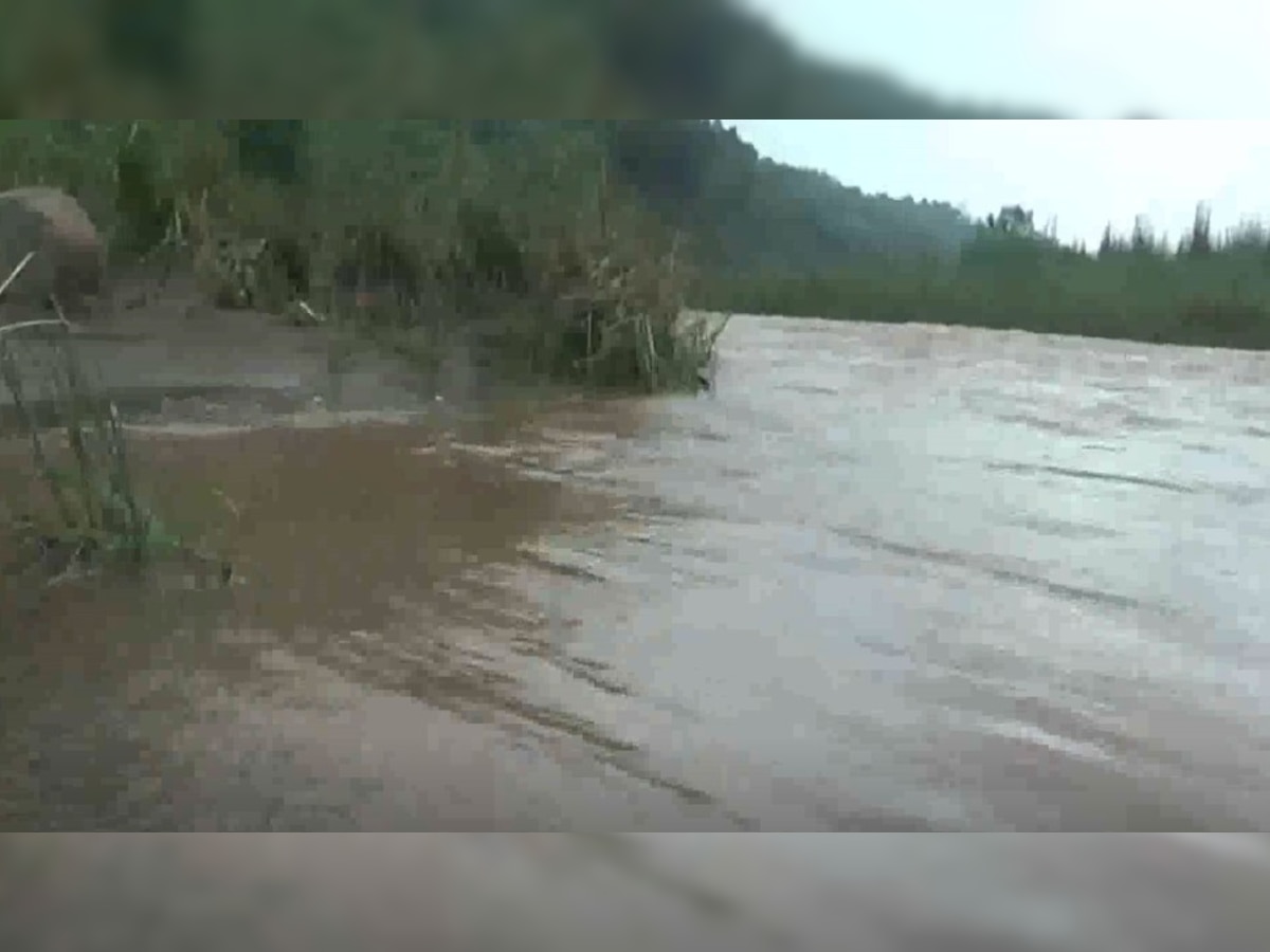 Weather: हिमाचल में लगातार हो रही बारिश के बीच मदद के लिए जारी किया गया हेल्पलाइन नंबर