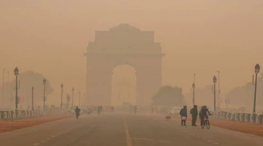 Delhi Weather Today: लगातार बारिश के बाद धुंधली हुई दिल्ली, सर्दी के बीच धुंध या प्रदूषण?